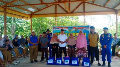 Peduli Lingkungan Cintai Masyarakat Pesisir Satpolairud Polres Meranti Siap Tanggap Berikan Bantuan Program Jalur