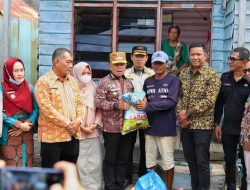 Tinjau Rumah Roboh, Bupati Asmar Perintahkan Perkim Bangun Ulang