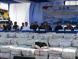 Lanal Dumai Tangkap Kapal Samudra Indah Jaya  Angkut 200 Ton Arang Bakau Ilegal di Meranti