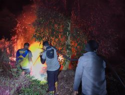 6 Malam Tidur di Lokasi Karhutla, Kapolres Meranti AKBP Gede Adi Padamkan Api hingga Dini Hari